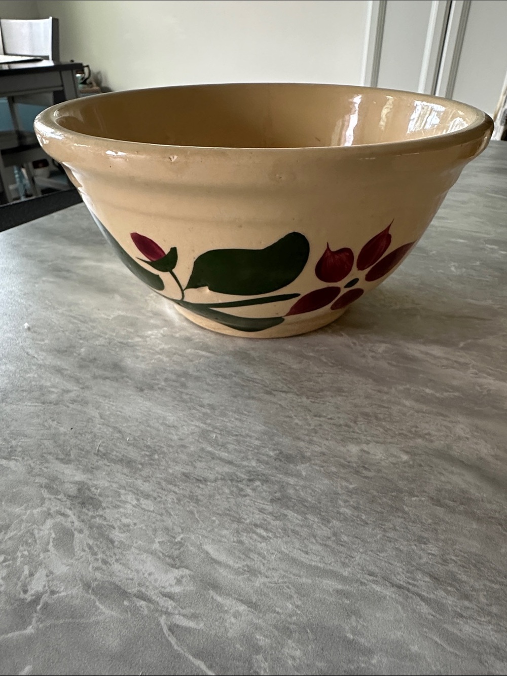 Watt #8 Hand-Painted Floral Ceramic Mixing Bowl - star flower